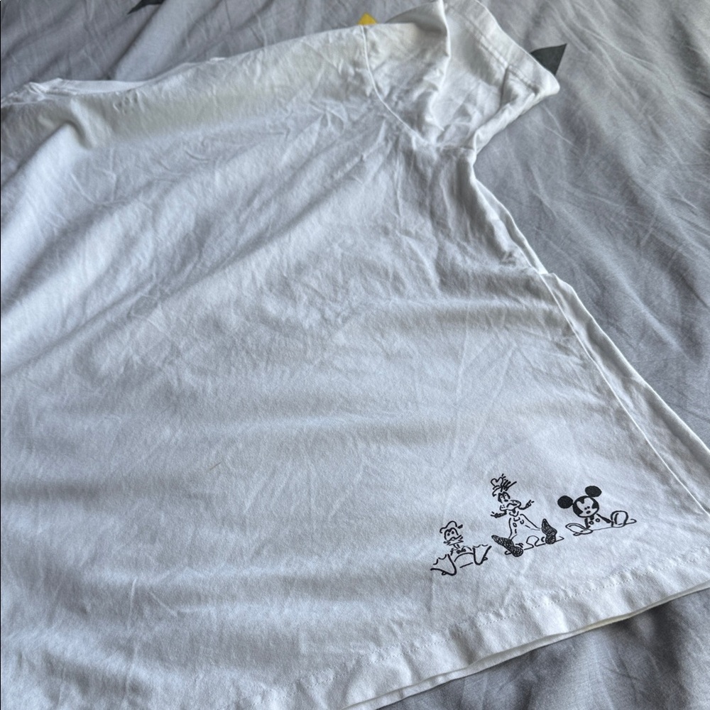 UNIQLO Disney White T-Shirt Donald Duck - Picture 4 of 5